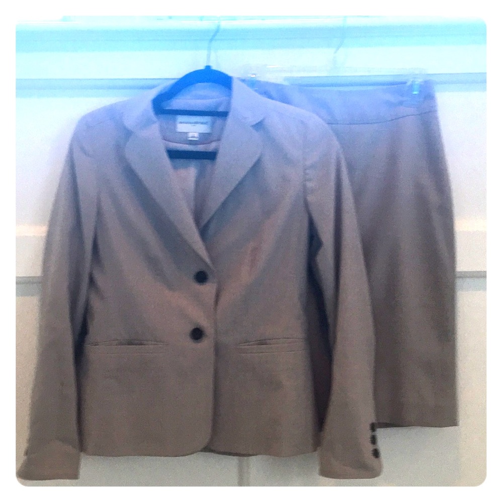 BR skirt suit